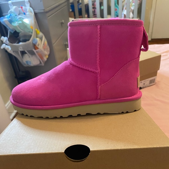 Hot pink shorts uggs - Picture 1 of 4